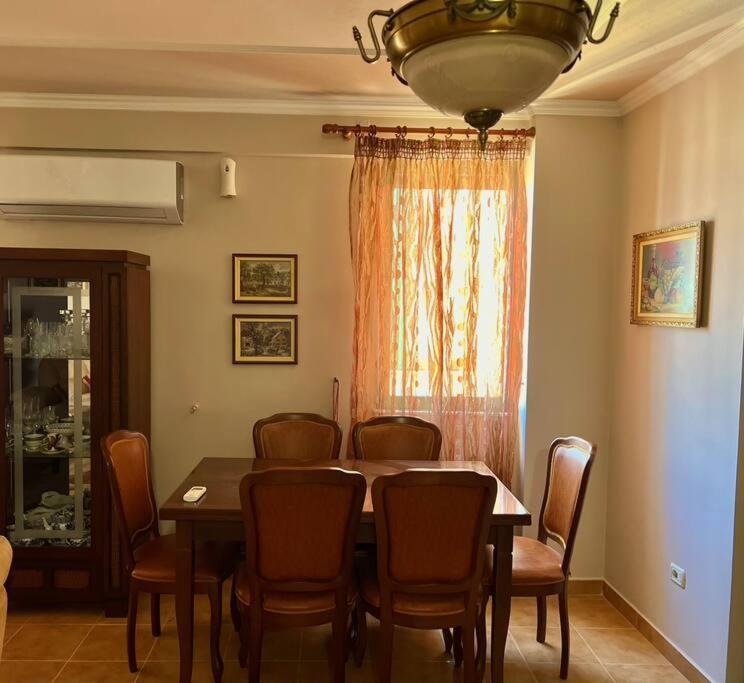Central Tirana Flat Near Bazaar Esterno foto
